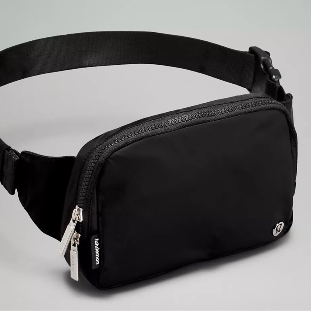 Lululemon Black Everywhere Belt Bag Large 2L Used only a couple times, near new